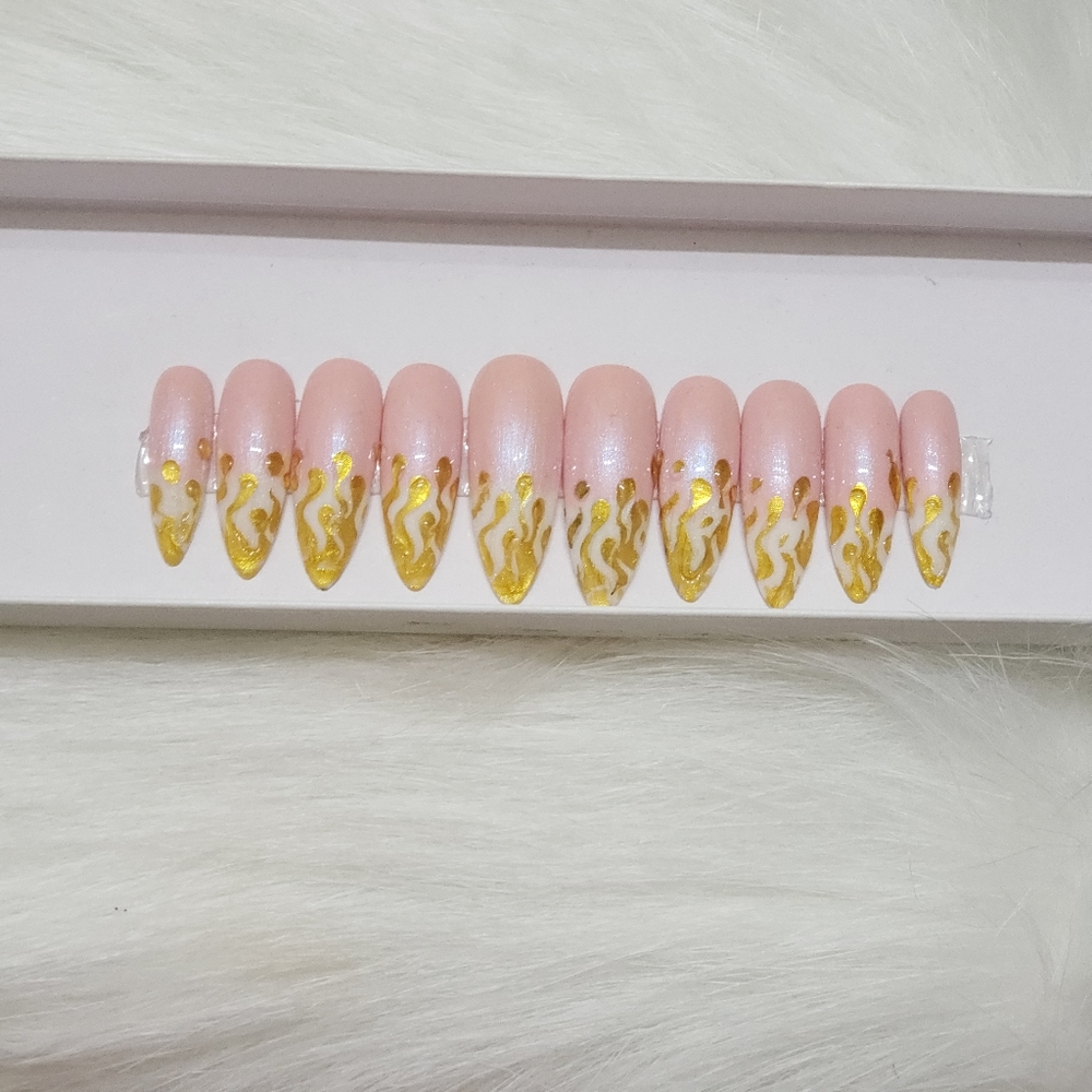 Press on nails